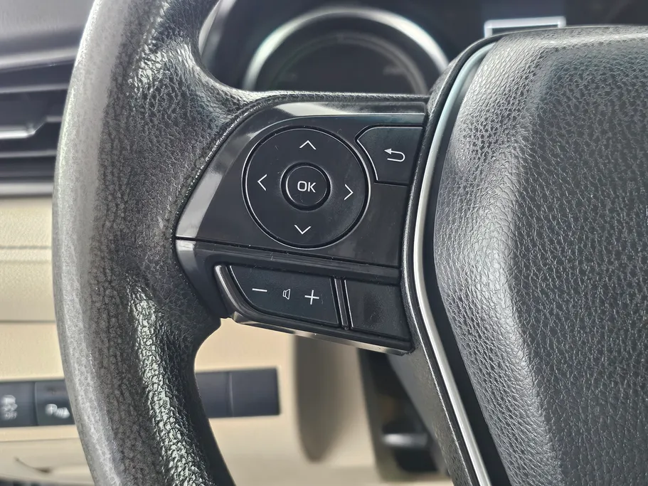 2021 Toyota Camry  LE HEV 