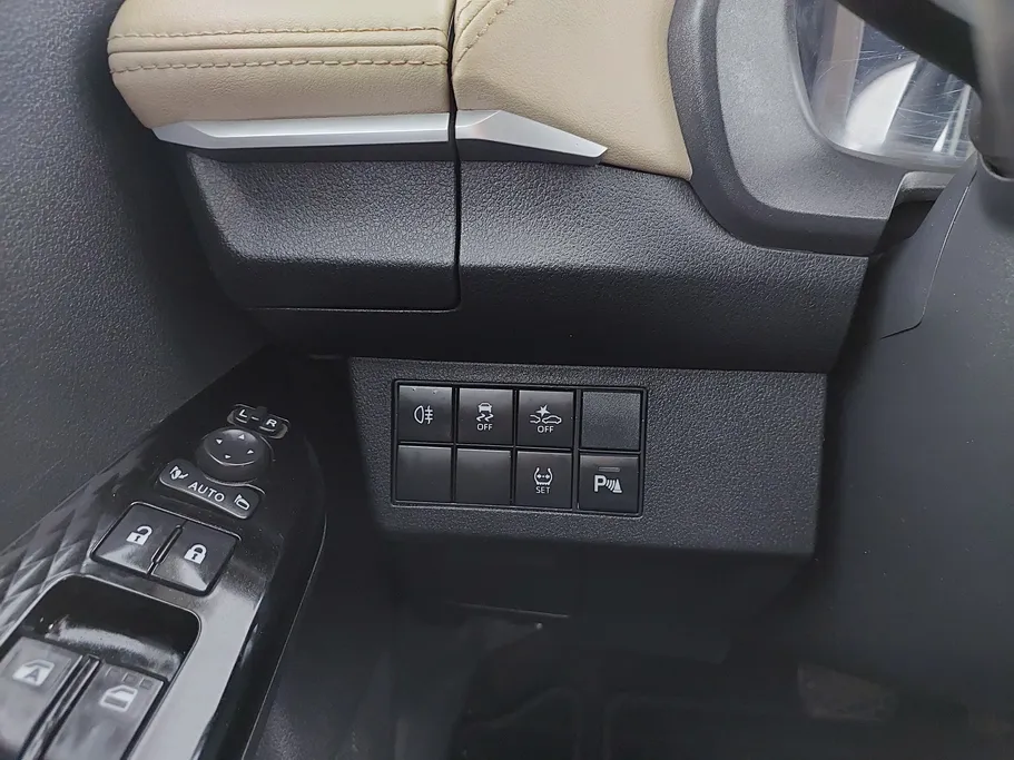 2023 Toyota Yaris  YX 