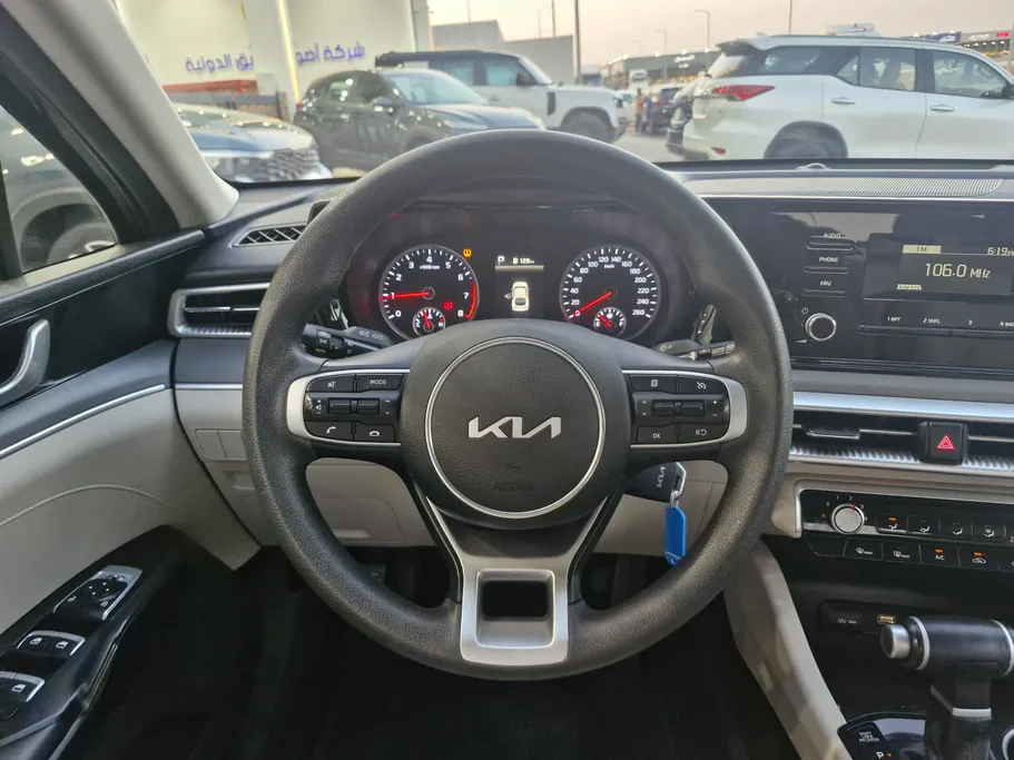 2023 Kia K5 LX 