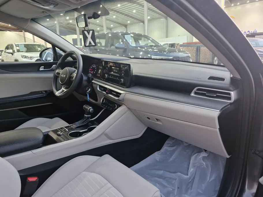 2023 Kia K5 LX 