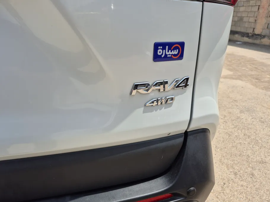 تويوتا راف فور LE 2023 
