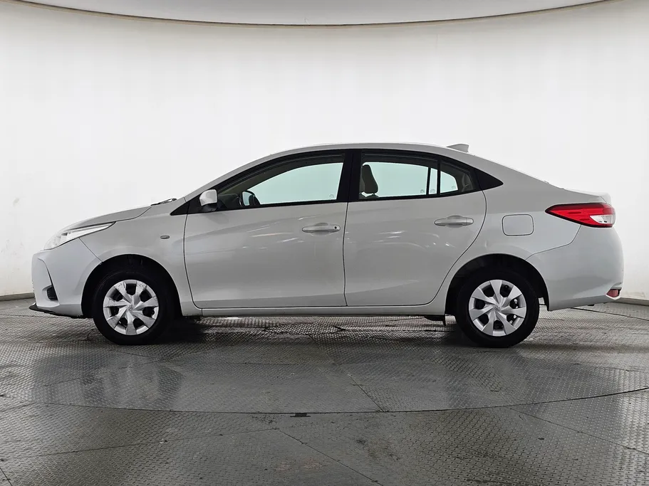 2022 Toyota Yaris  Y 