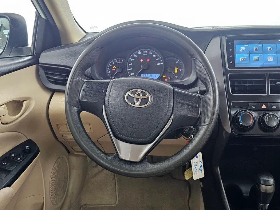2022 Toyota Yaris  Y 