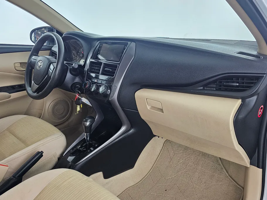 2022 Toyota Yaris  Y 