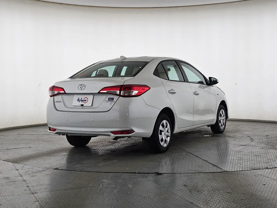 2022 Toyota Yaris  Y 
