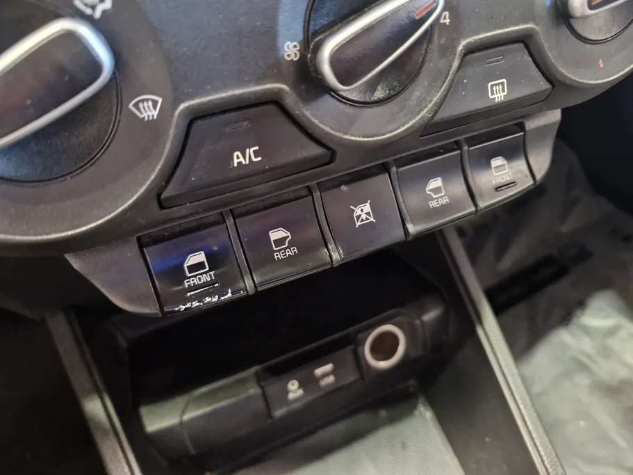 2023 Kia Pegas LX 