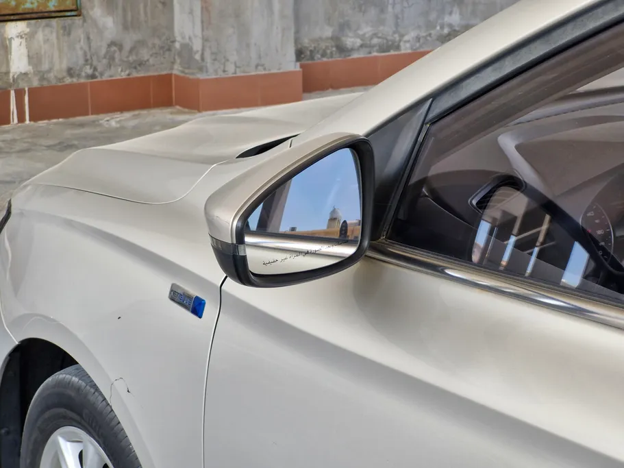 2022 MG 5 COM 