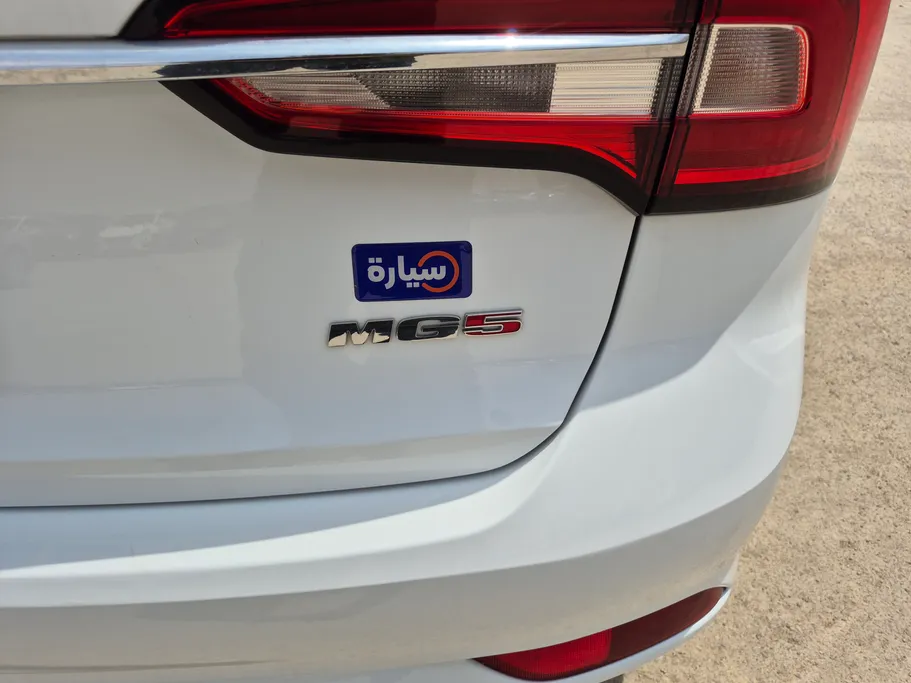 2022 MG 5 STD 