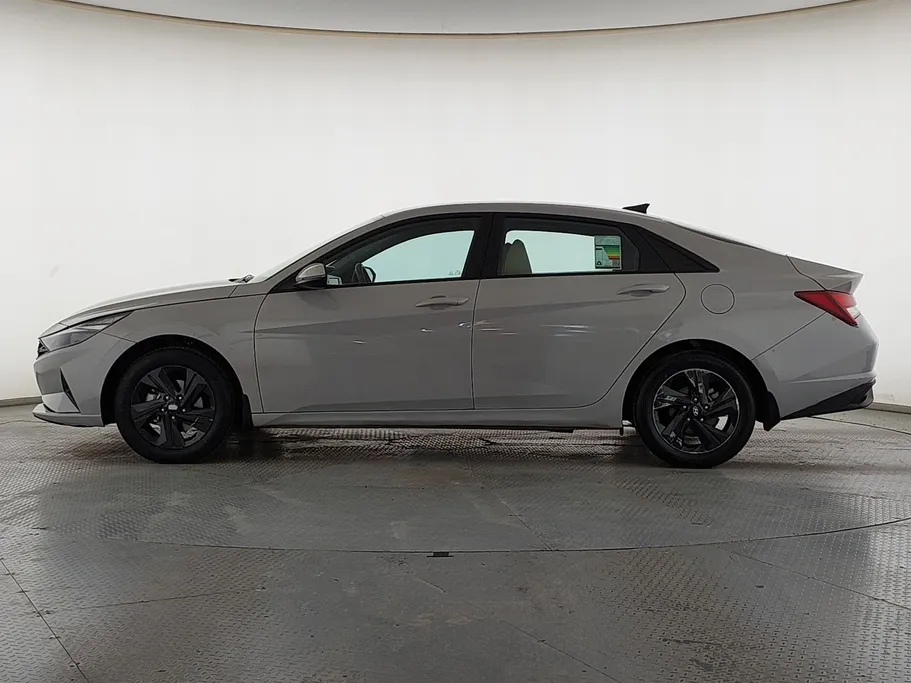 2023 Hyundai Elantra Smart 