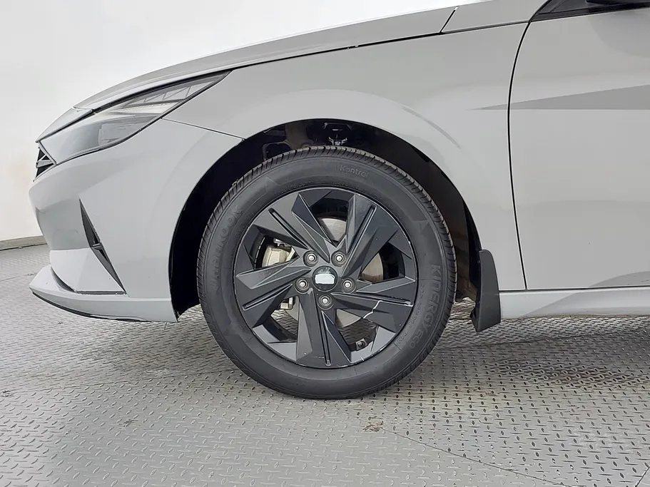 2023 Hyundai Elantra Smart 