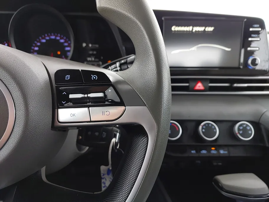 2023 Hyundai Elantra Smart 