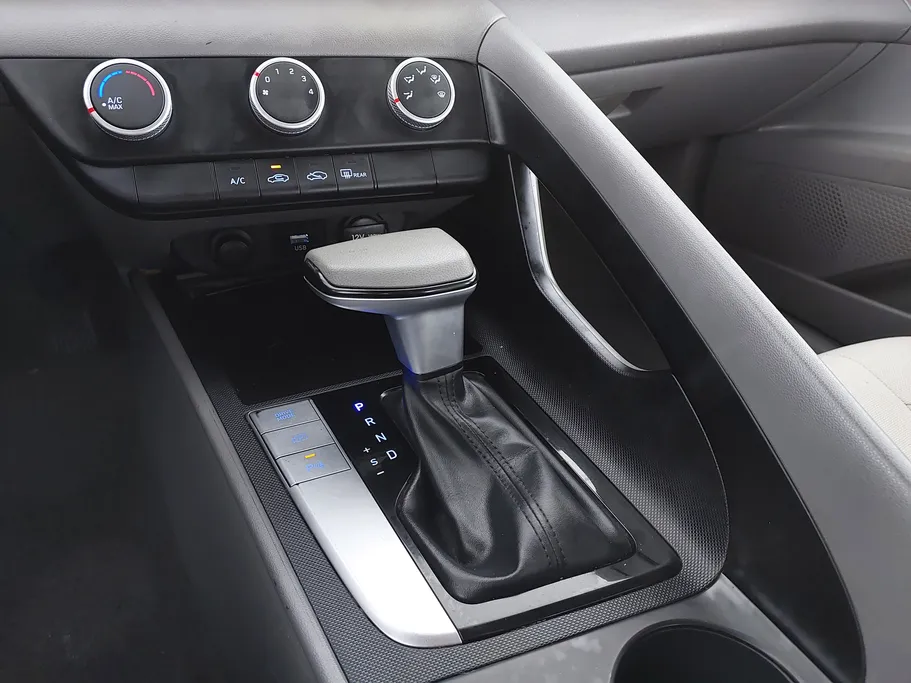 2023 Hyundai Elantra Smart 