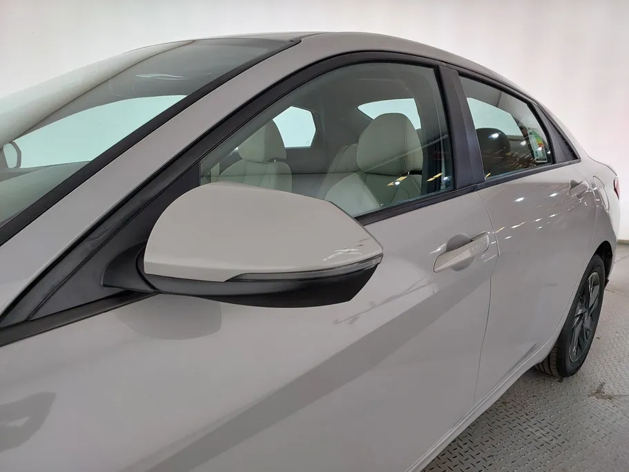 2023 Hyundai Elantra Smart 