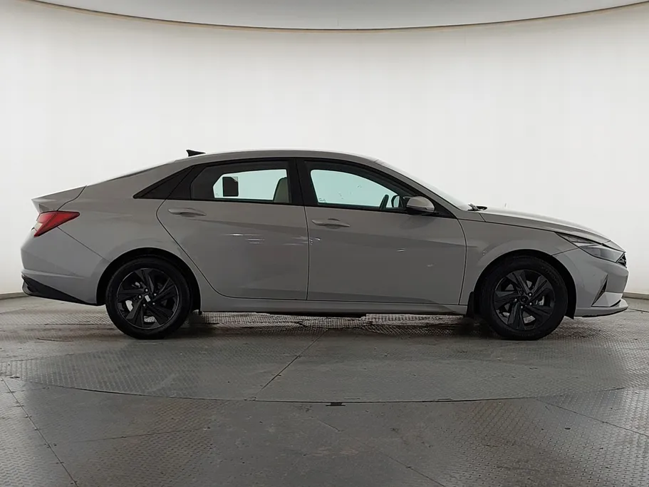 2023 Hyundai Elantra Smart 
