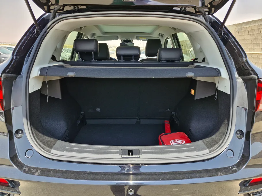2024 MG ZS LUX 