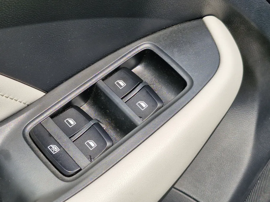2024 MG ZS LUX 