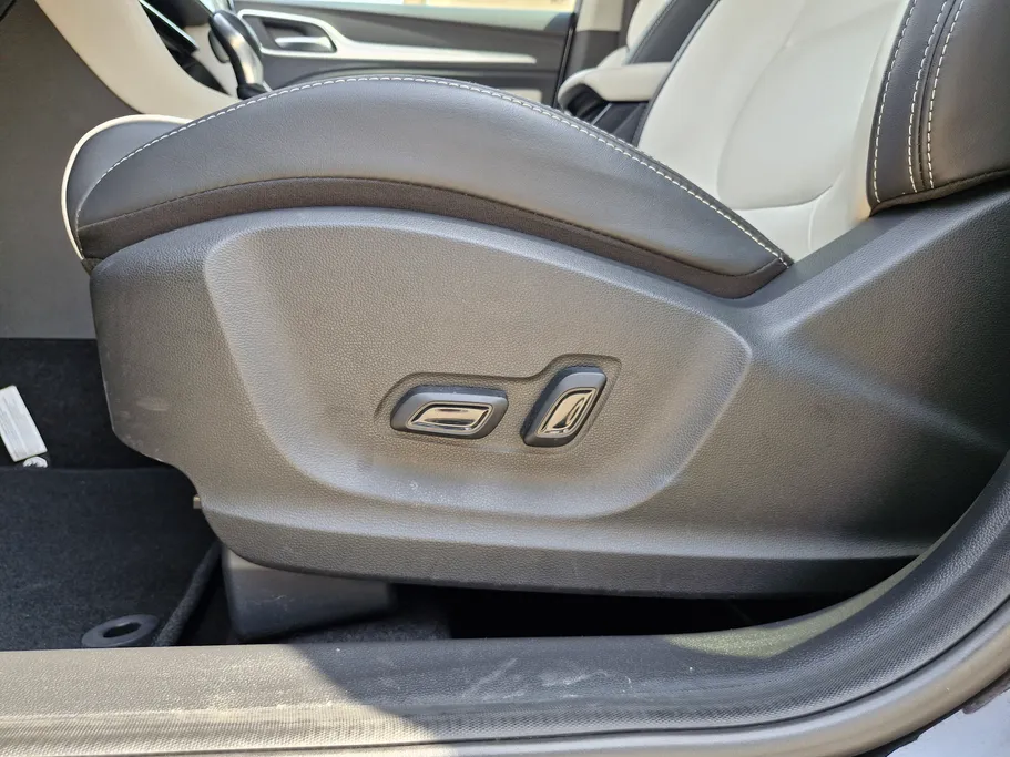 2024 MG ZS LUX 