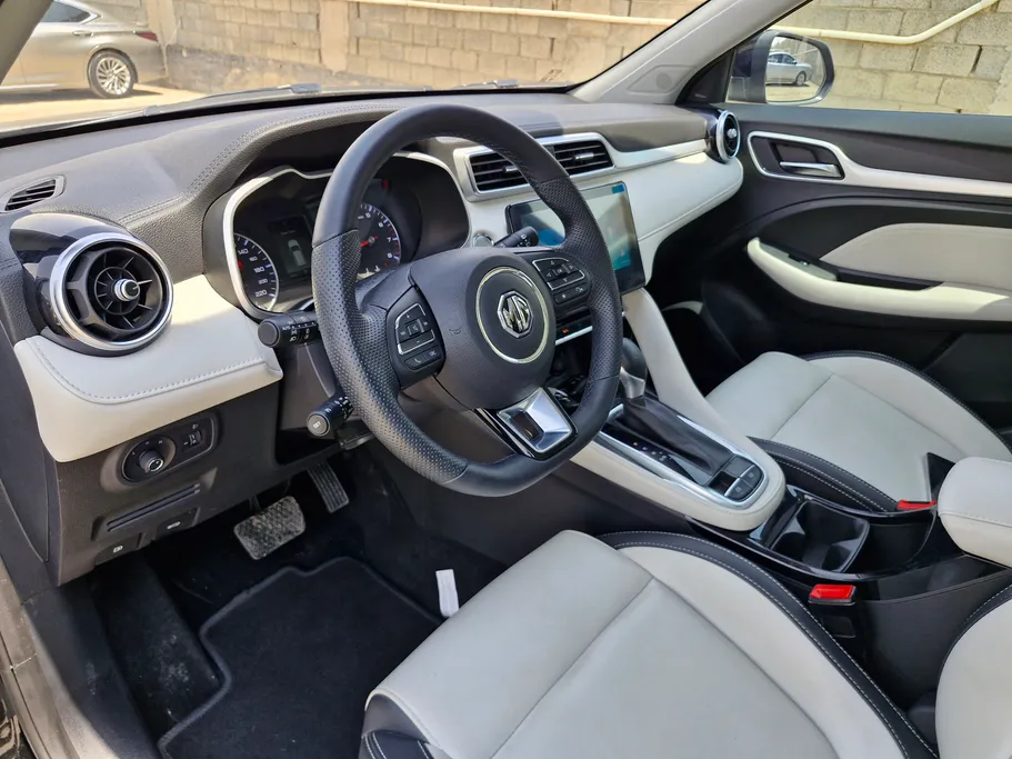 2024 MG ZS LUX 