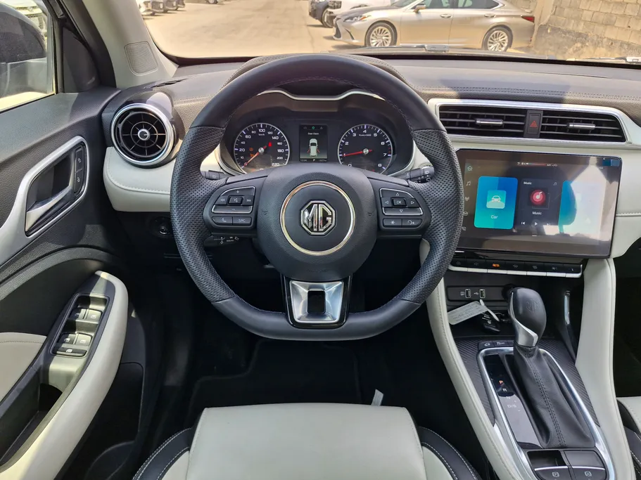 2024 MG ZS LUX 