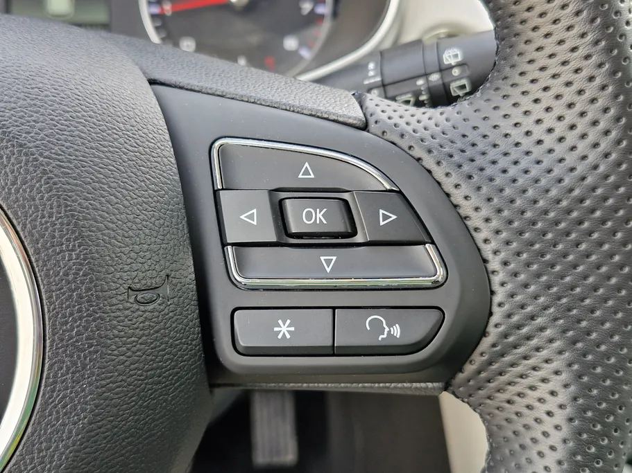 2024 MG ZS LUX 