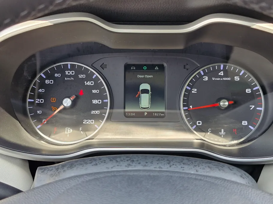 2024 MG ZS LUX 