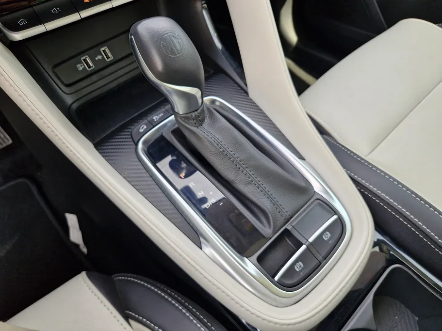 2024 MG ZS LUX 