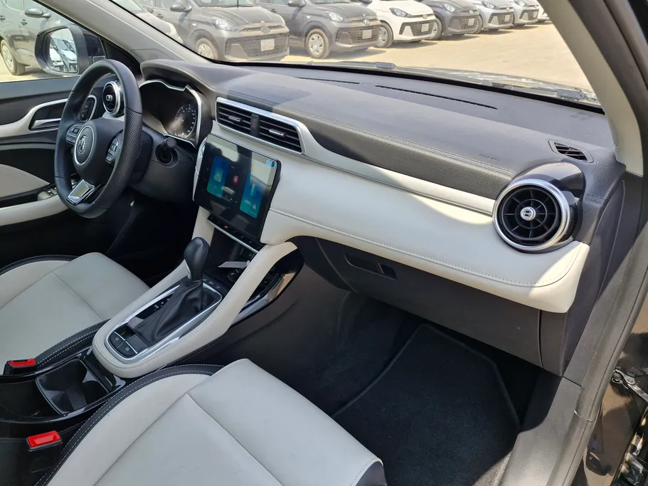2024 MG ZS LUX 