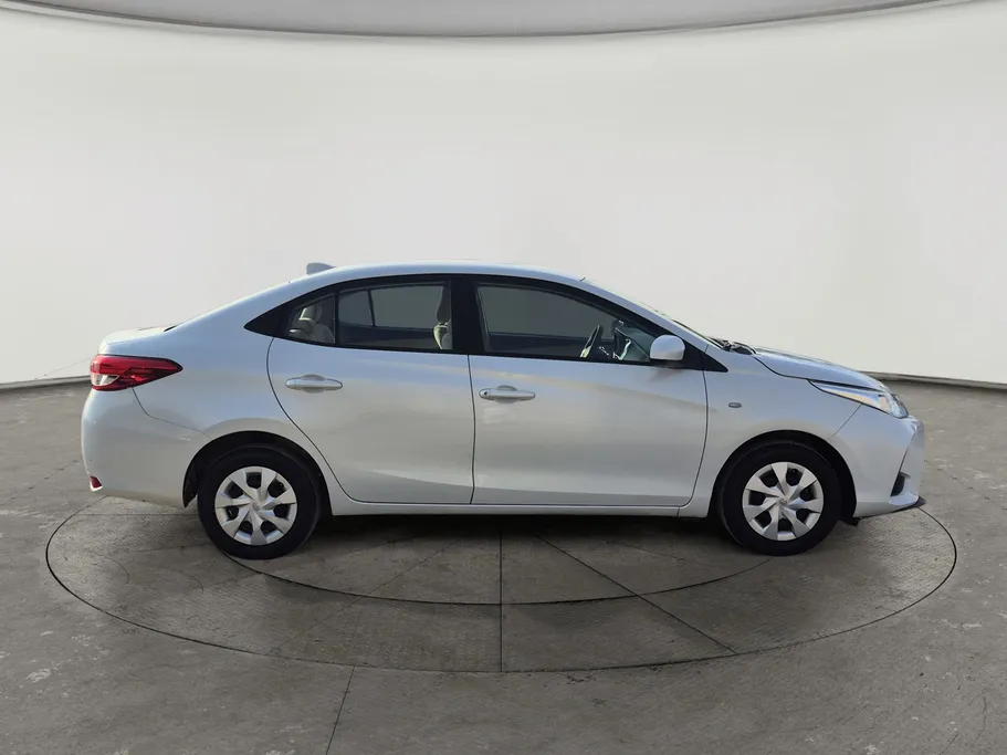 2022 Toyota Yaris  Y 