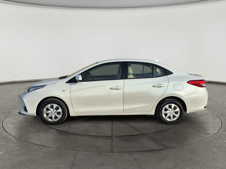 2022 Toyota Yaris  Y 