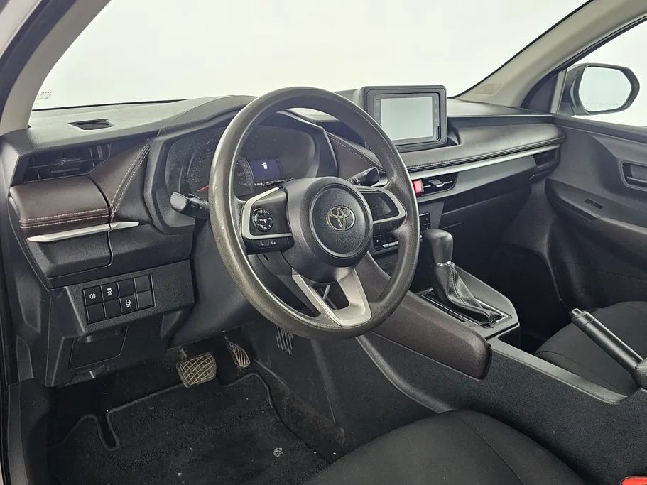 2023 Toyota Yaris  Y 