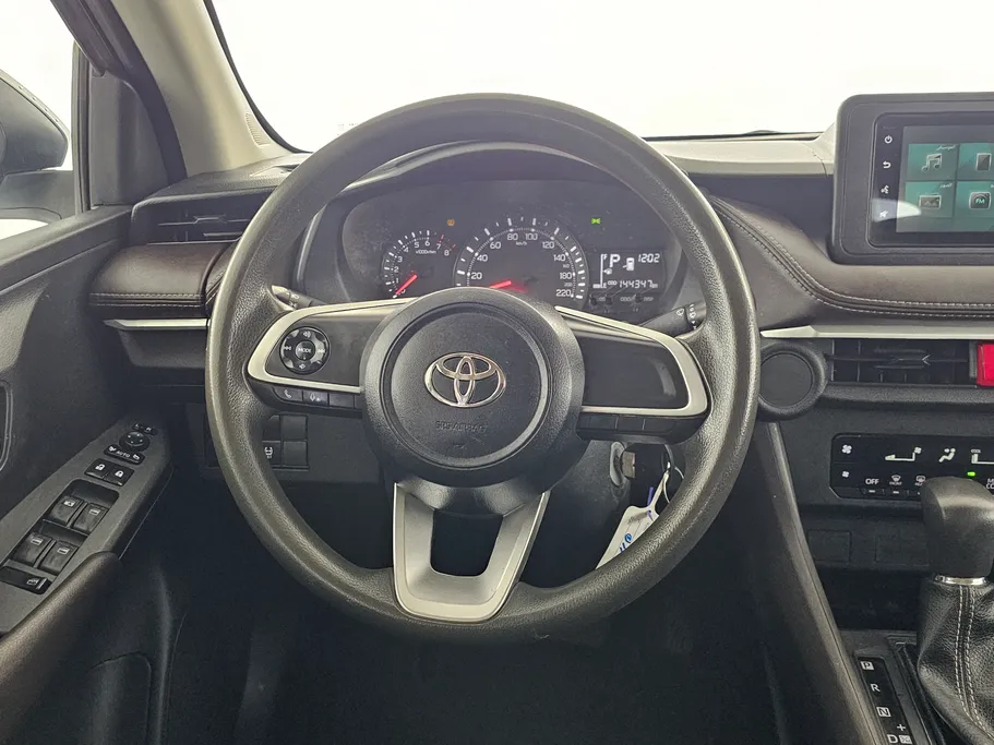 2023 Toyota Yaris  Y 