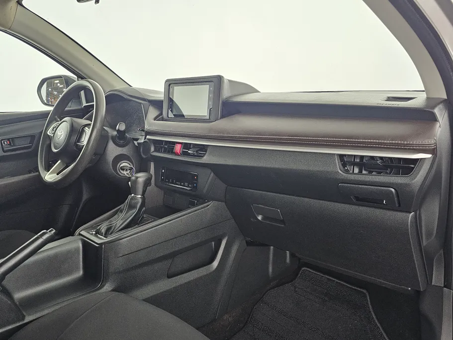2023 Toyota Yaris  Y 