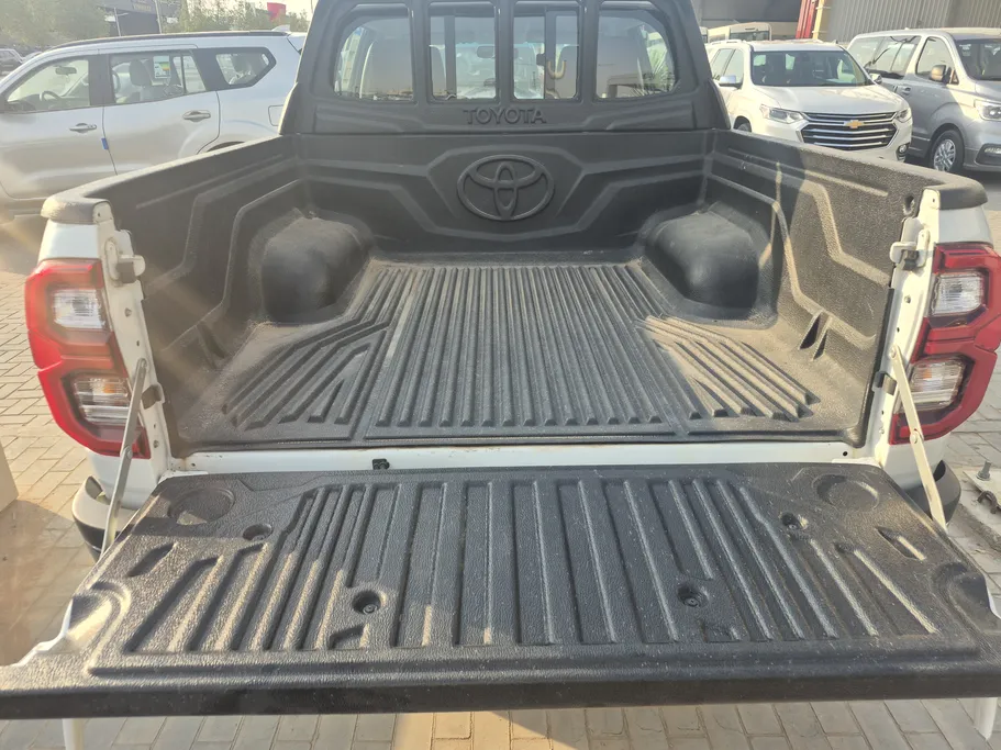 2025 Toyota Hilux SGLX 
