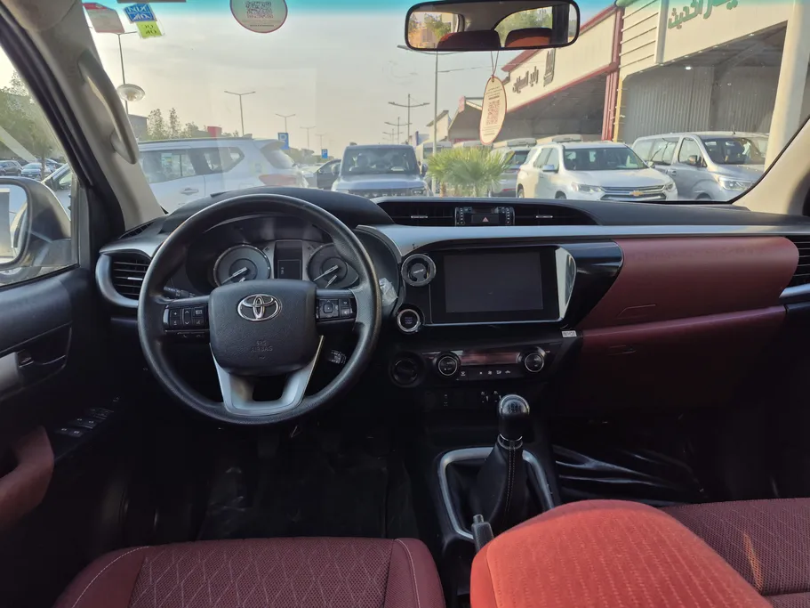 2025 Toyota Hilux SGLX 