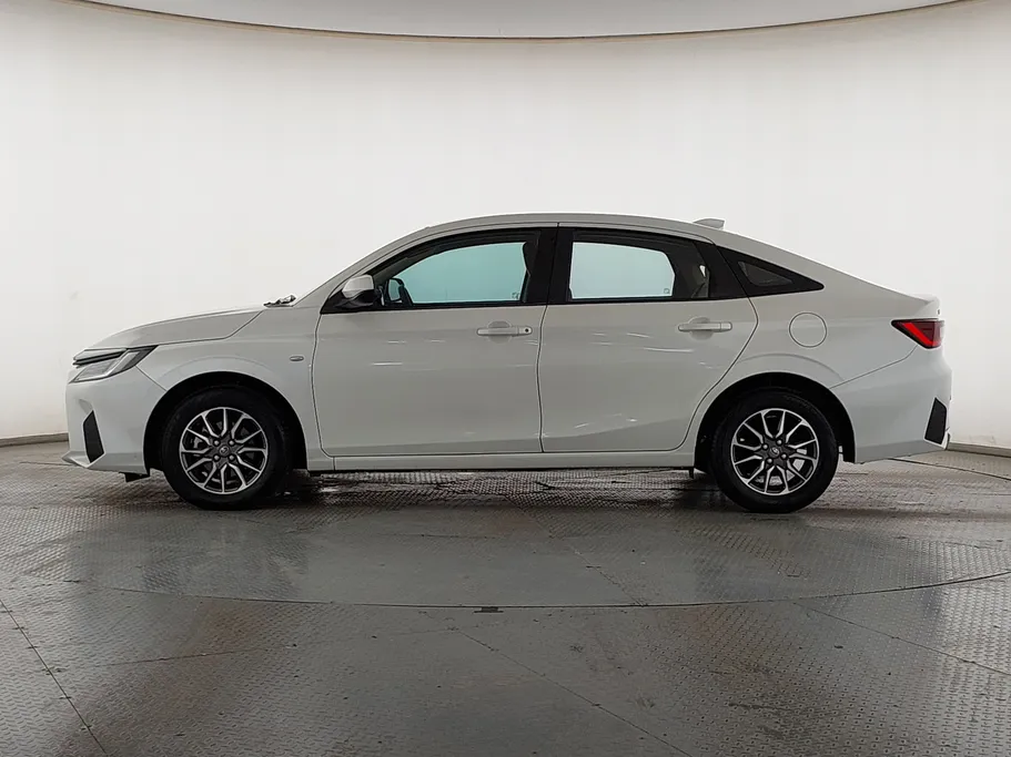 2023 Toyota Yaris  Y 