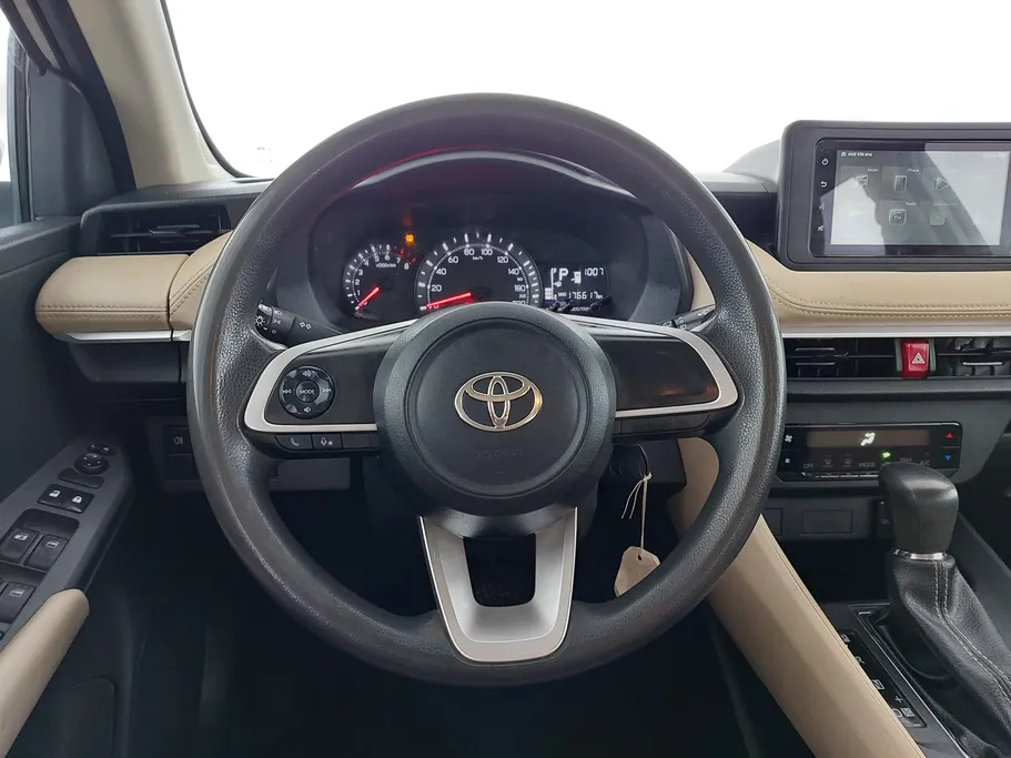 2023 Toyota Yaris  Y 
