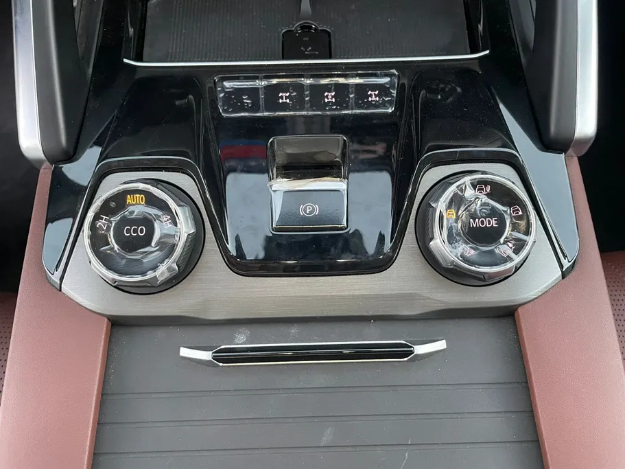 2025 Maxus D90 Executive Luxury 