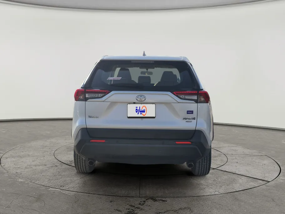 2021 تويوتا RAV4 LE 