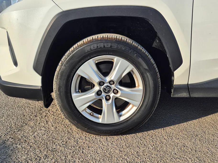2021 تويوتا RAV4 LE 
