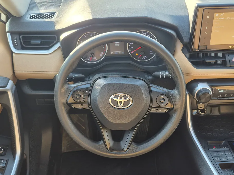 2021 تويوتا RAV4 LE 