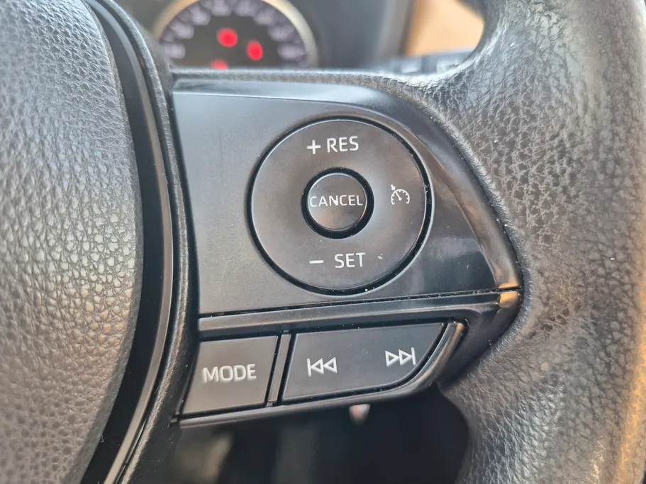 2021 تويوتا RAV4 LE 
