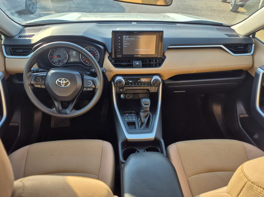 2021 تويوتا RAV4 LE 