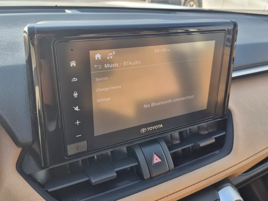 2021 تويوتا RAV4 LE 