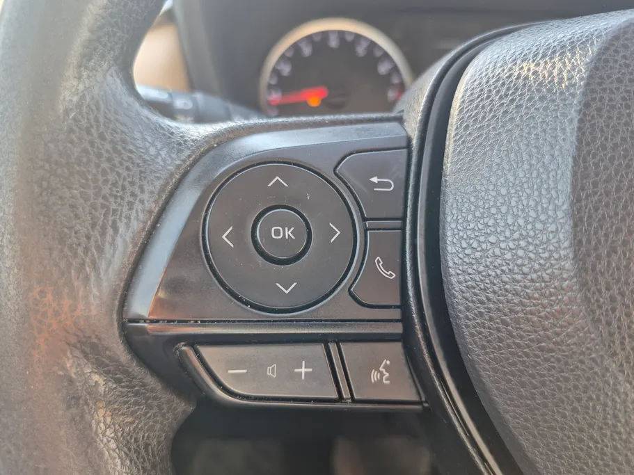 2021 تويوتا RAV4 LE 