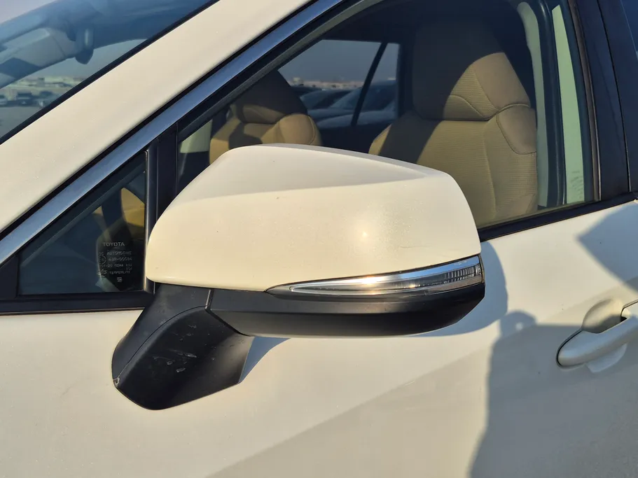 2021 تويوتا RAV4 LE 