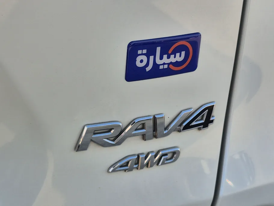 2021 تويوتا RAV4 LE 