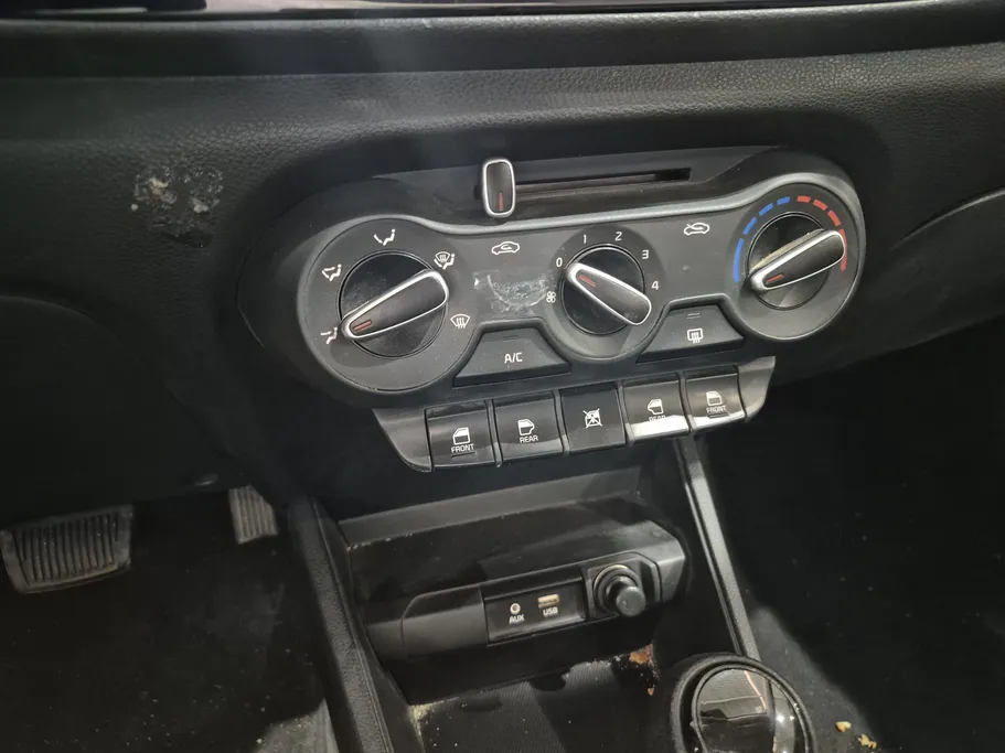2022 Kia Pegas LX 