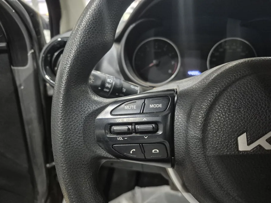 2022 Kia Pegas LX 