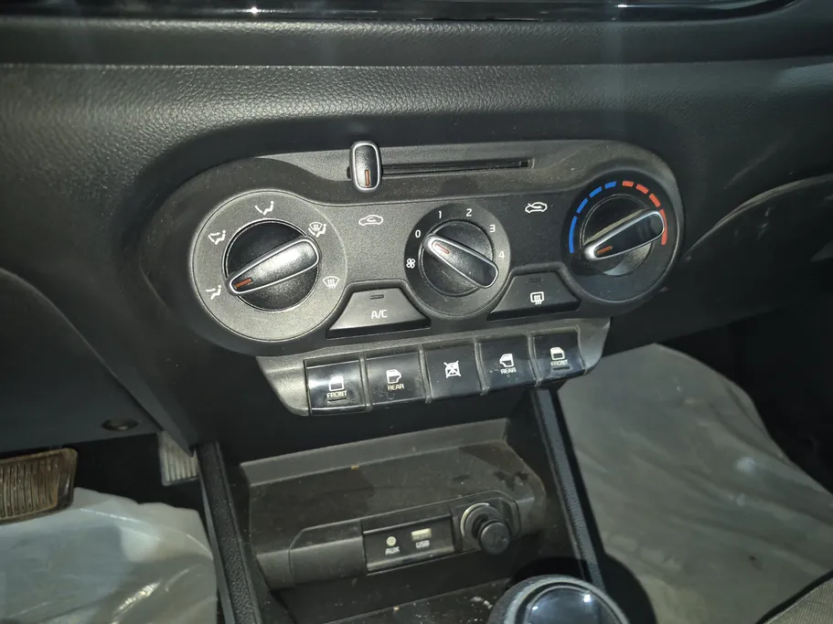 2022 Kia Pegas LX 
