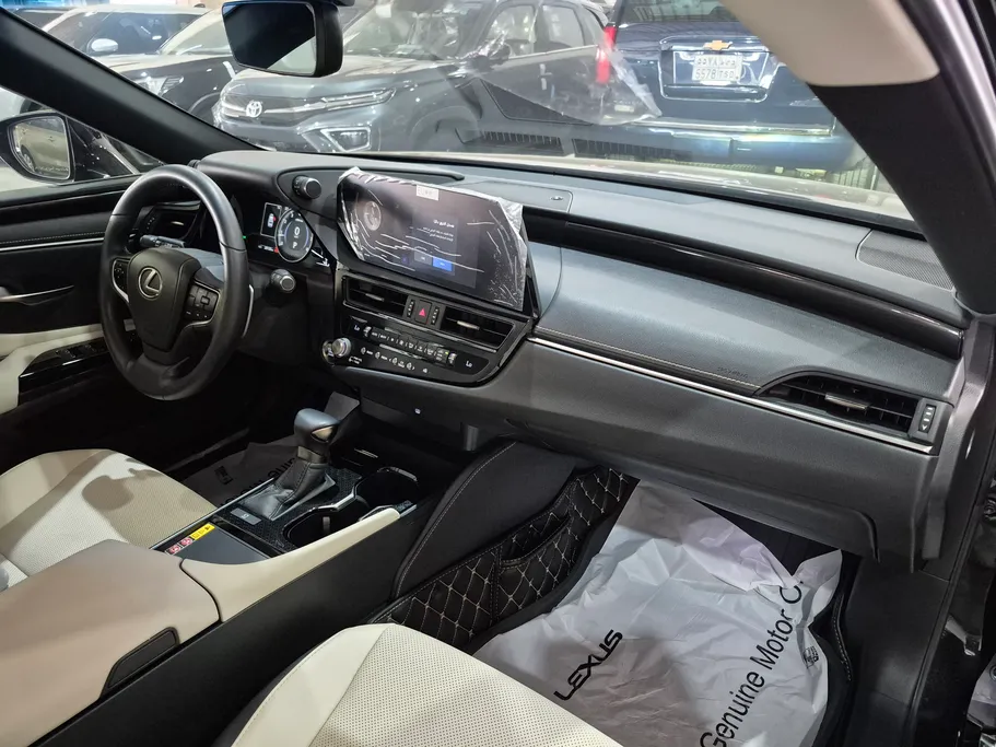 2025 Lexus ES 250 